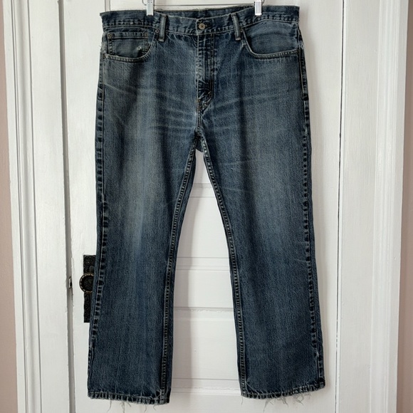 LEVI’S 559 RELAXED FIT STRAIGHT JEANS MEDIUM WASH - Picture 2 of 16